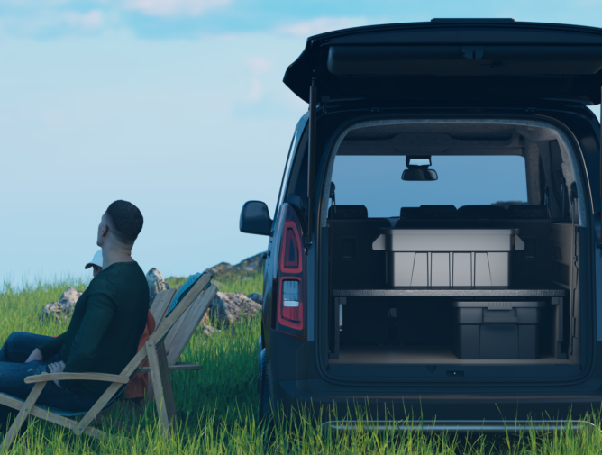 フィアット限定車 「FIAT Doblò MAXI 5 Black Edition」発売